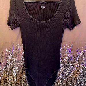 XS American Eagle Ribbed short sleeve bodysuit. Light grey-blue